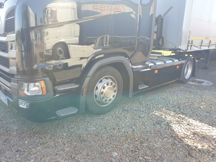 CONSTRUCTION CAPWITH INTERAXLE SCANIA NTG R WITH LOW DECK LINER SUPER 