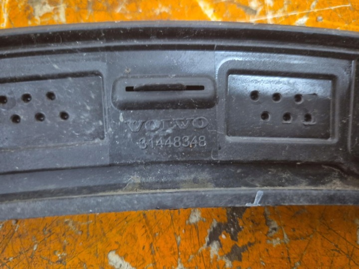 VOLVO XC40 II 17- MOULURE GARDE-BOUE AVANT GAUCHE 31448348