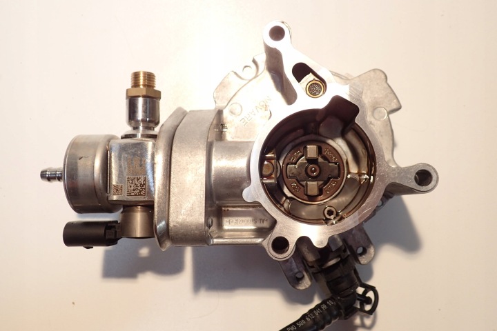 VW SPORTSVAN VIDE POMPE 06K145100AC 06G127027E