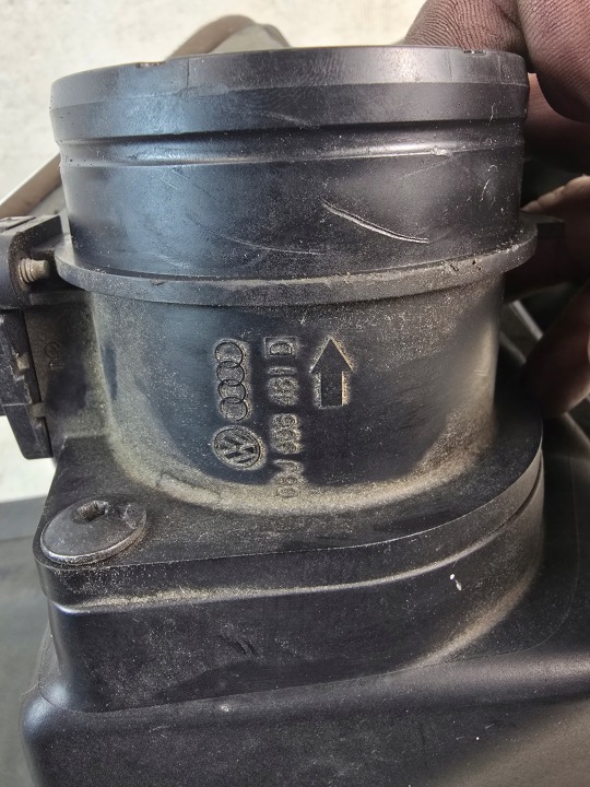 CHÂSSIS FILTRE AIR AUDI A5 8T A4 B8 2.0 TSI 8K0133835AB