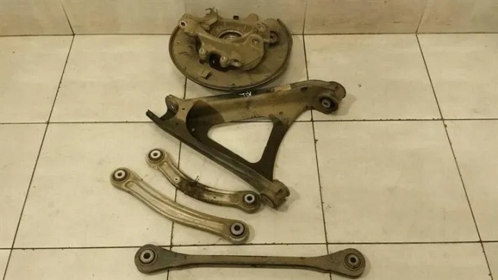 PORSCHE CAYENNE 958 MK2 GAUCHE ARRIÈRE MOYEU 95833161101 CHÂSSIS ROULEMENTS ROUES