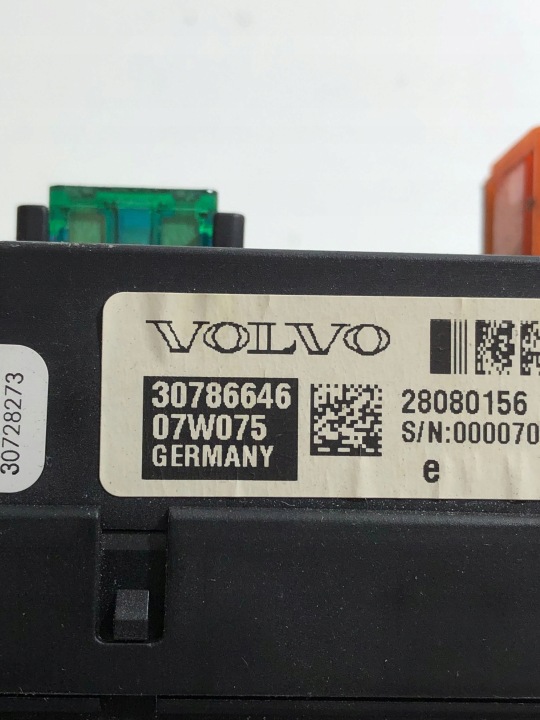 BOÎTE FUSIBLES VOLVO XC90 30786646