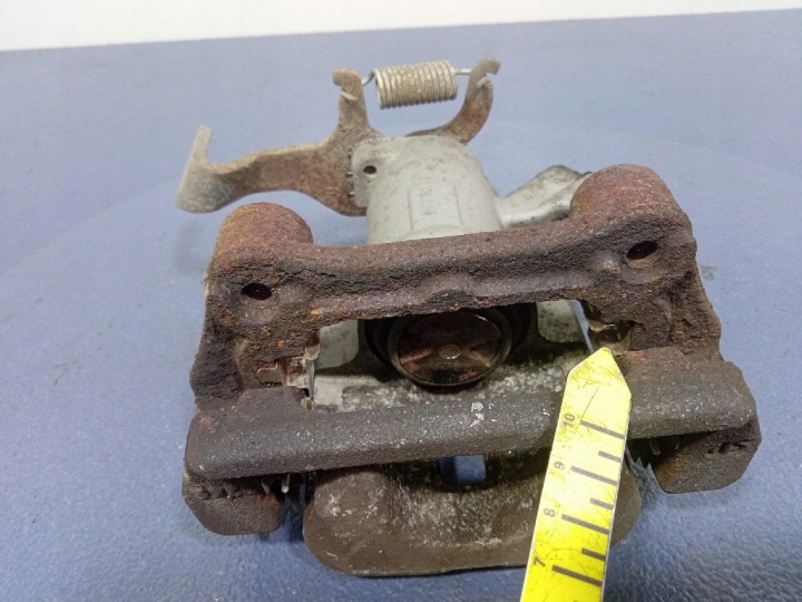 MAZDA 3 III BM ÉTRIER DE FREIN ARRIÈRE DROIT COLLIER PE40
