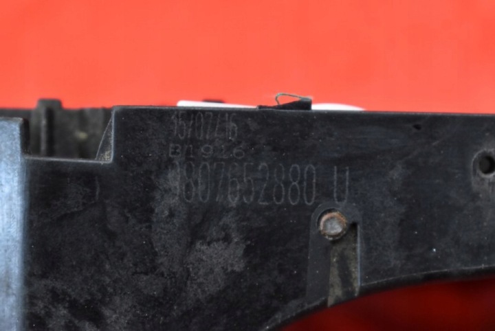 POIGNÉE DROITE ARRIÈRE ARRIÈRE EZR 242728 PEUGEOT 301 12-17