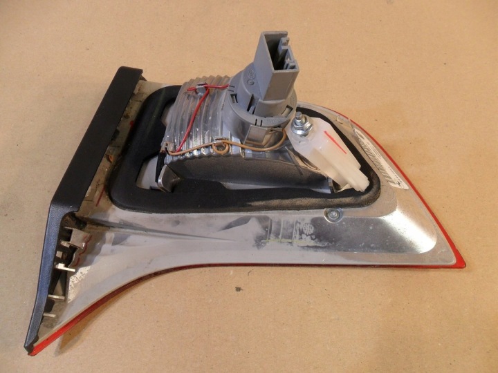 BMW X6 E71 PHARE ARRIÈRE GAUCHE DANS COUVERCLE DE COFFRE 7179987-12