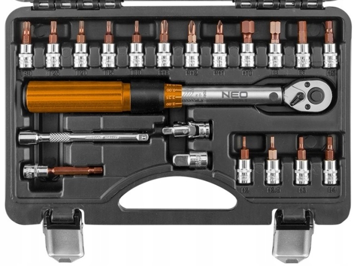 CLÉ DYNAMOMETRYCZNY AVEC NASADKAMI NEO TOOLS 08-821