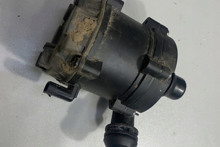 POMPE À EAU BMW 5 (G30) 8638237 4.4L GASOLINE 441KW 2019