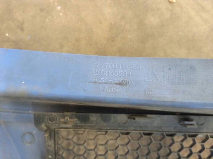 GRILLE CALANDRE PARE-CHOCS RENAULT TRAFIC 7700313438 91166534 525719894
