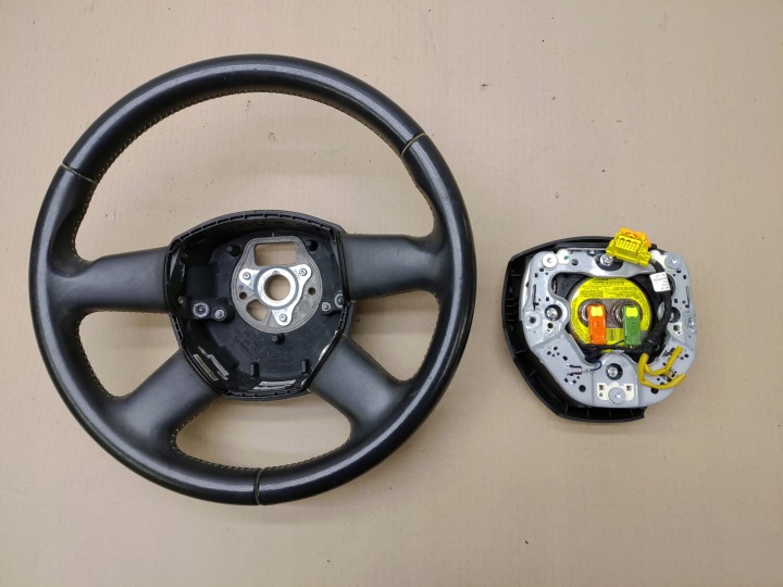 VOLANT AIRBAG QUATRE BRANCHES CUIR AUDI A3 8P LIFT ANNÉE 08-12
