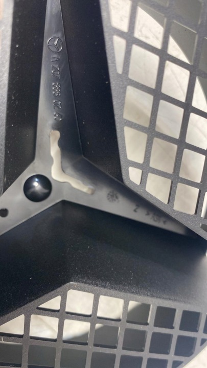 MERCEDES C CLASSE W207 EMBLÈME ÉTOILE DANS GRILLE NOIR A2078880260
