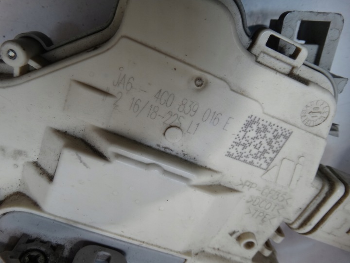 SERRURE DE PORTE DROIT ARRIÈRE VOLKSWAGEN AUDI 4G0839016E 8PIN
