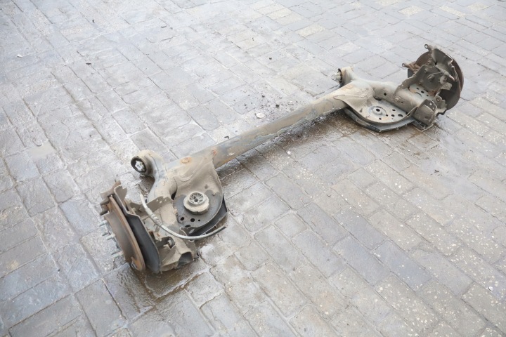 POUTRE SUSPENSIONS ARRIÈRE MAZDA 3 IV 2.0