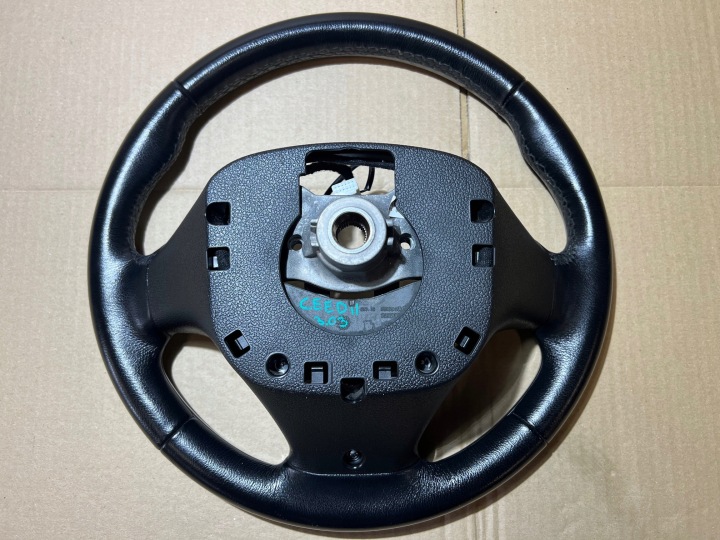 KIA CEED II VOLANT MULTIFONCTION CUIR AVEC CHAUFFAGE 56110-A2555