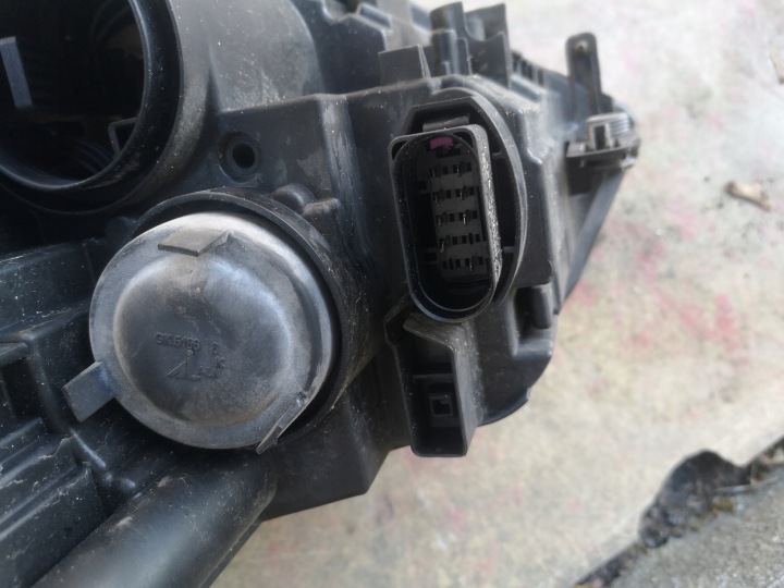 VW TOURAN 3 III 5T 5TB 15- 2015- PROJECTEUR DROIT AVANT AVANT ORIGINAL