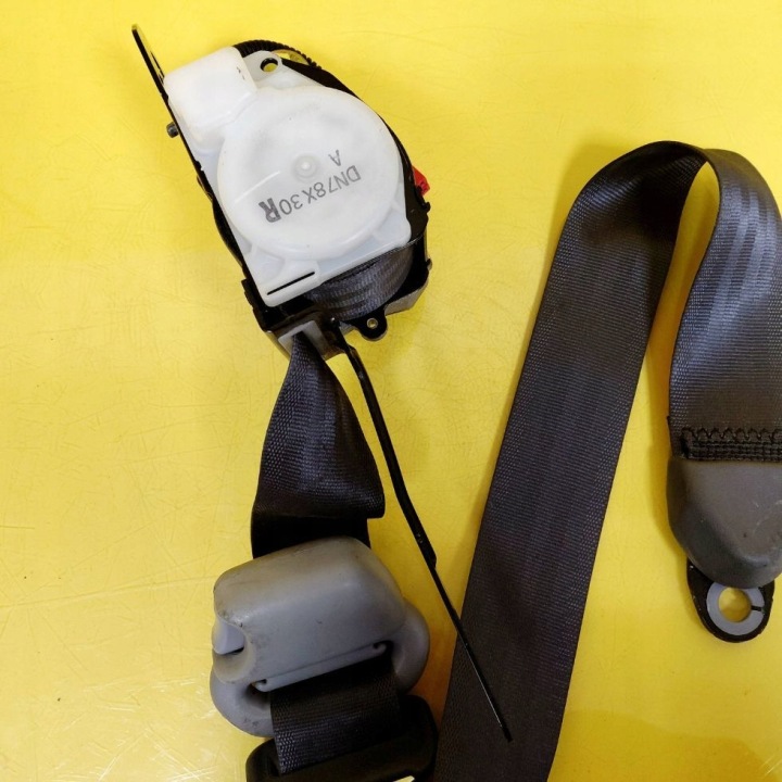 CEINTURE DE SÉCURITÉ DROIT AVANT MITSUBISHI SPACE WAGON TKAB2EN224 NR319