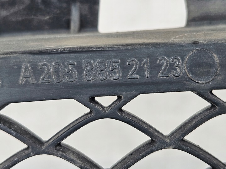 MERCEDES W205 RENFORCEMENT GRILLE AMG PARE-CHOCS AVANT