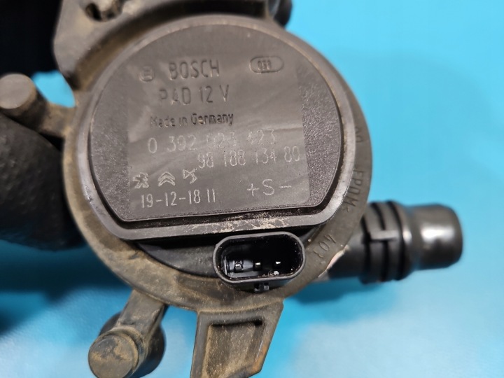 POMPE CIRCULATION EAU POMPE PEUGEOT 3008 II 1.6 T HYBRID4 9818813480