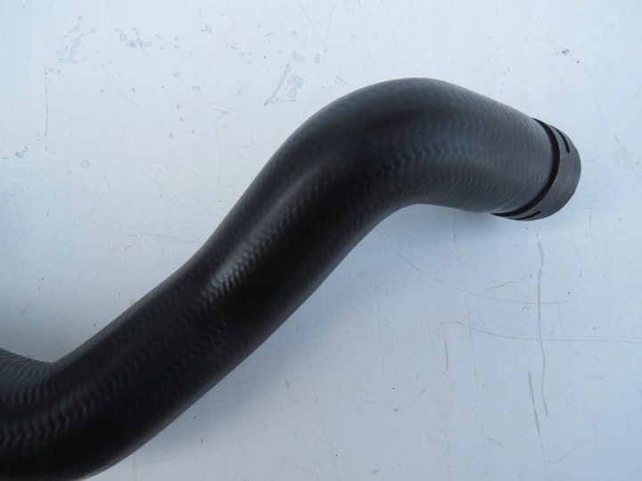 TUYAU TUYAU RADIATEUR WODU AUDI Q7 3.6 FSI 7L0122051D