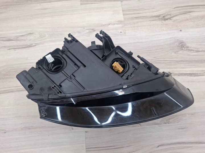LAMPA,REFLEKTOR GAUCHE AVANT AUDI A4 S4 B8 8K0941005C, XÉNON