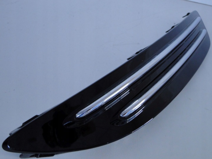 MERCEDE EQE 295 GRILLE DROITE CHROME DANS PARE-CHOCS ARRIÈRE ARRIÈRE AMG