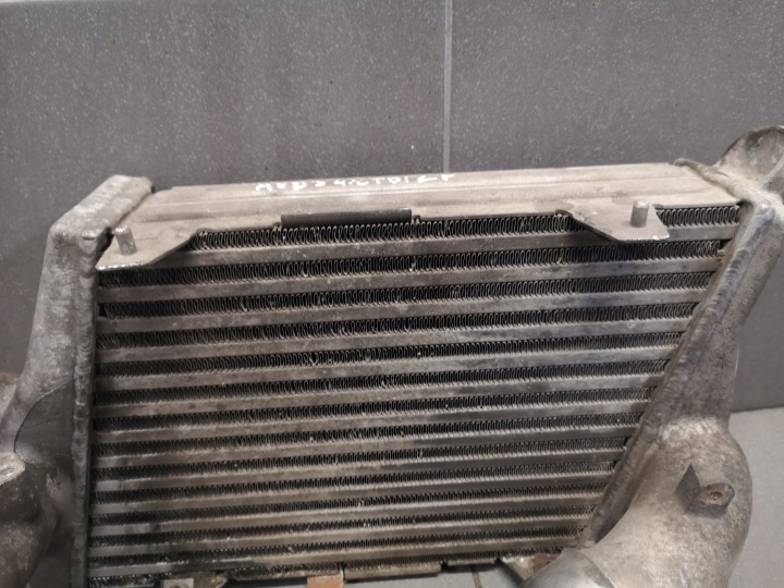 ÉCHANGEUR AIR-AIR RADIATEUR GAUCHE AUDI A8 D3 4.2 TDI 4E0145805K