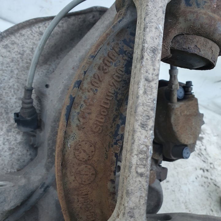 ROTULE DE DIRECTION AMORTISSEUR DROITE AUDI A4 B8 2.0 TDI