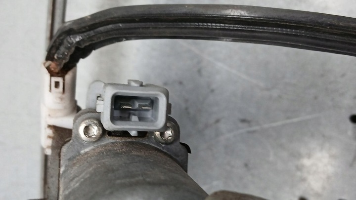 ÉLÉVATEUR GAUCHE AVANT ROVER 75 I 99R