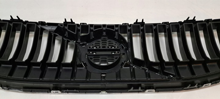 VOLVO V40 CALANDRE RADIATEUR 31425337
