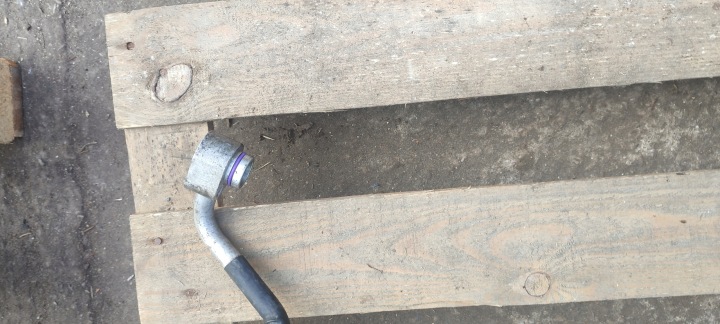 FIL TUYAU CLIMATISATION AUDI A4 B6 B7 8E0260707R