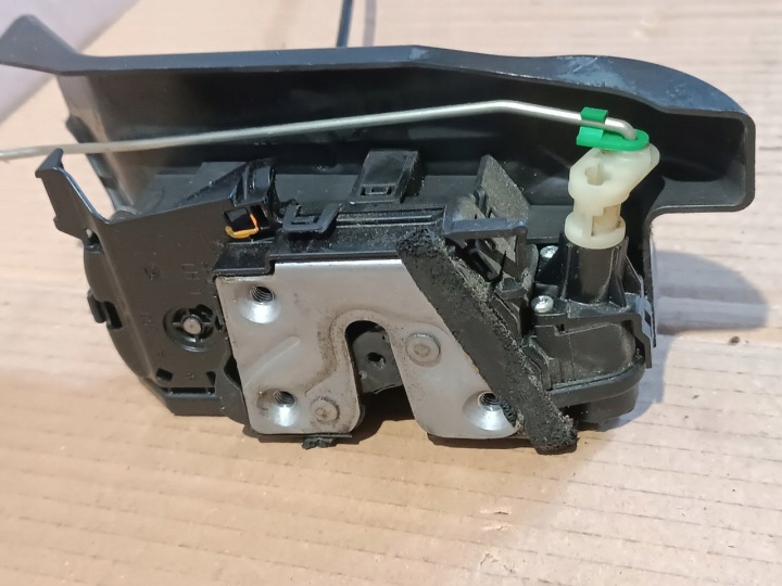 RENAULT TRAFIC III SERRURE DE PORTE DROIT AVANT 805027088R EUROPE