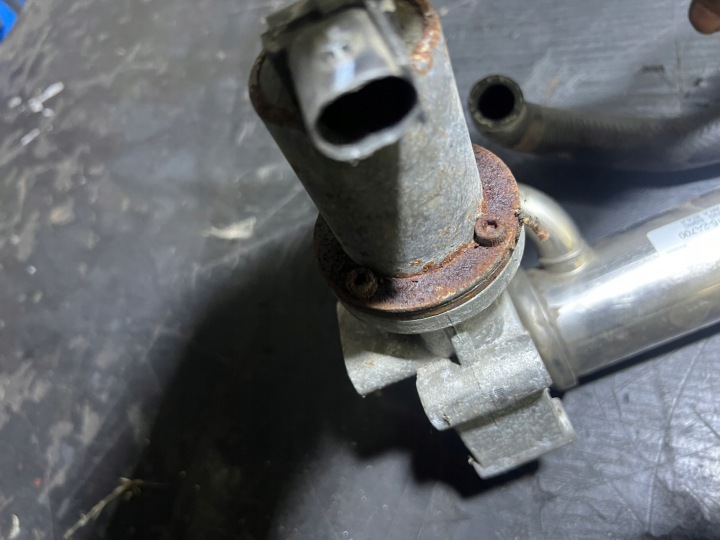 HYUNDAI I30 1.6 CRDI EGR SOUPAPE RADIATEUR RADIATEUR GAZ D'ÉCHAPPEMENT 28410-2A350