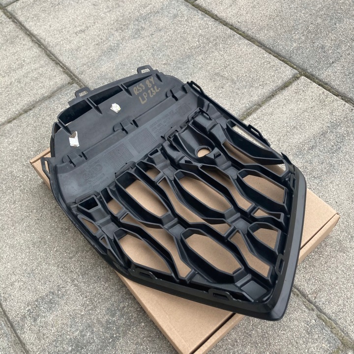 AUDI RS3 8Y 2020- GRILLE BOUCHON CALANDRE PARE-CHOCS GAUCHE AVANT 8Y0807681F