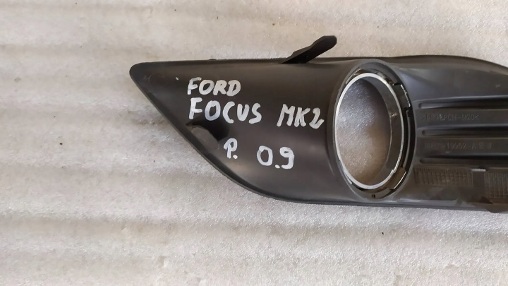 GRILLE PARE-CHOCS DROIT AVANT FORD FOCUS MK2