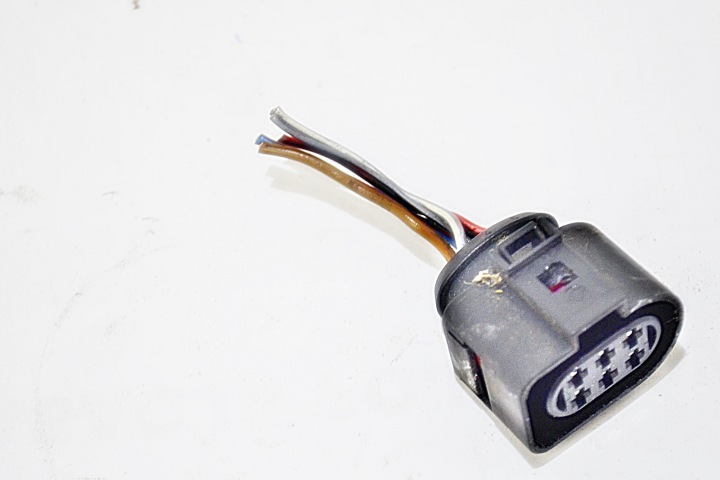 AUDI A4 B6 BERLINE DOUILLE D'AMPOULE ARRIÈRE GAUCHE AVEC PUCE