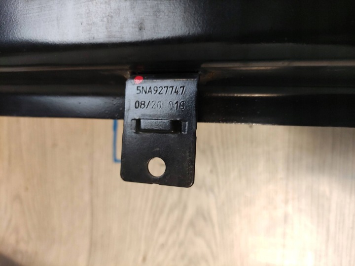VOLKSWAGEN TIGUAN 5NA POUTRE PARE-CHOCS AVANT 5NA927747