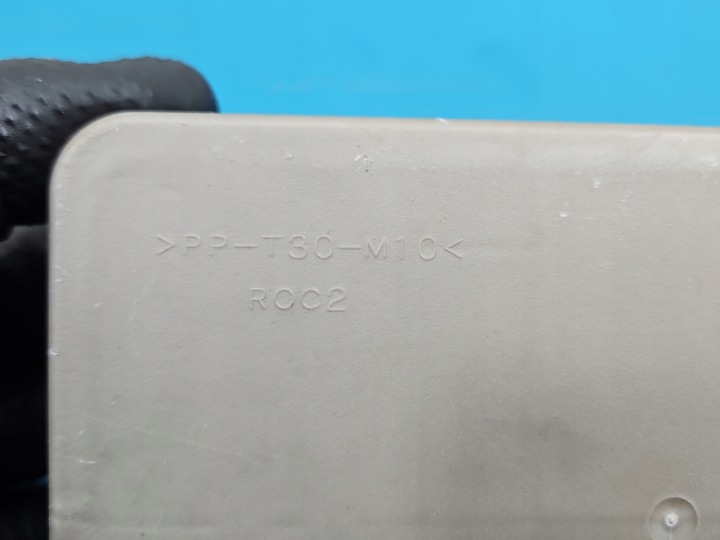 BOÎTE FUSIBLES RENAULT CLIO III 8200587123
