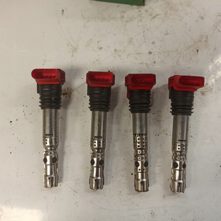 AUDI A4 B6 2.0 ESSENCE BOBINE ALLUMAGE 06C905115L