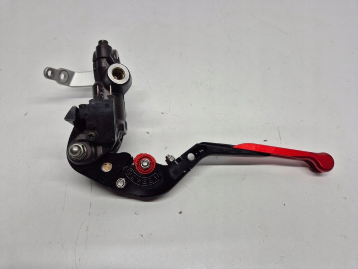 HONDA CBR 1000 RR SC57 (05) POMPE DE FREIN AVANT LEVIER FIXATION