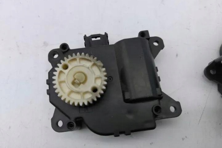 PETIT MOTEUR SOUPAPE FLUX AIR TOYOTA YARIS (_P1_) CZ1138002800PLS