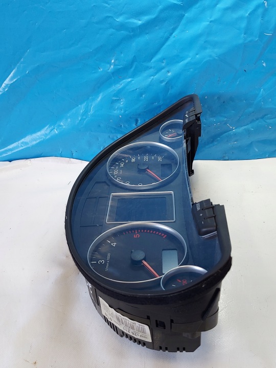 COMPTEUR COMPTEUR A4 B7 3.0 TDI 8E0920931P