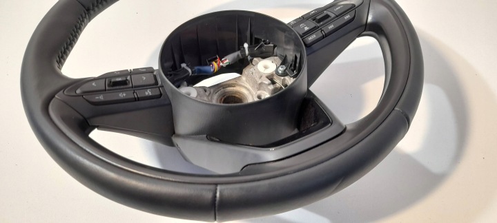 TOYOTA YARIS XP210 CROSS VOLANT CUIR 6436038 (L156)