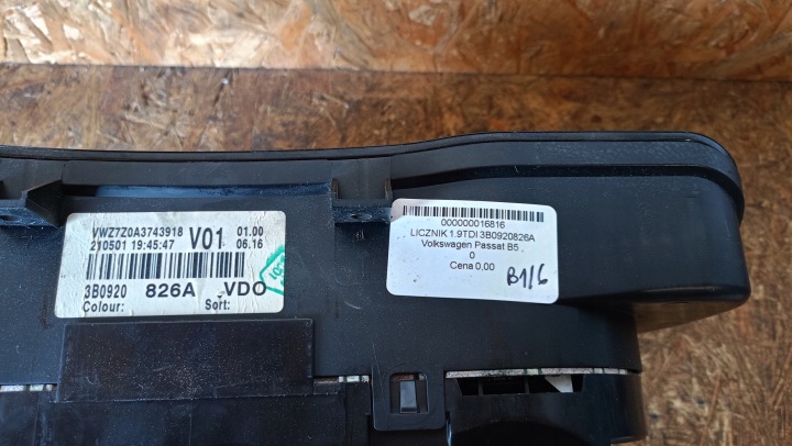 COMPTEUR TABLEAU DE BORD VW PASSAT B5 LIFT 1.9 TDI 3B0920826A