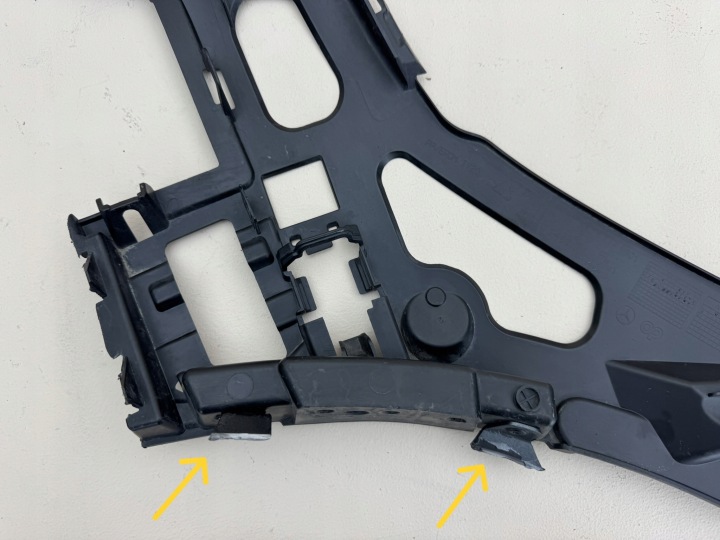 MERCEDES AVEC CLASSE W223 20R- GLISSIÈRE FIXATION PARE-CHOCS DROIT AVANT A2238851601