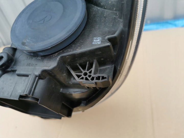 FORD FOCUS III MK3 LIFT 14- PHARE AVANT DROITE ORDINAIRE B.LADNA