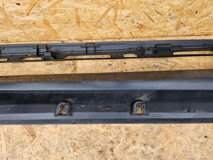 MOULURE SEUIL DROITE MERCEDES W166 ML 755