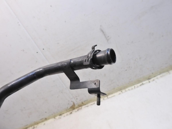 TUYAU TUYAU RÉCHAUFFEURS AUDI A6 C6 3.2 FSI 4F0819377B