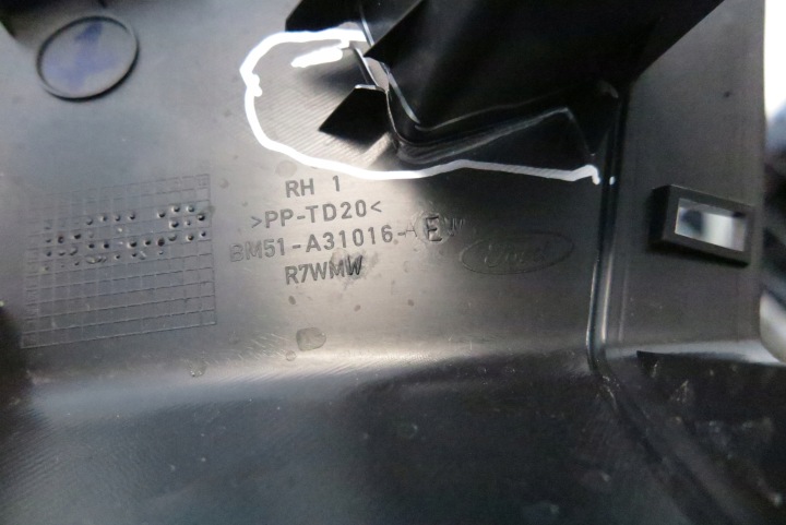 FORD FOCUS MK3 HAYON PROTECTION SEUIL DROIT ARRIÈRE BM51-A31016
