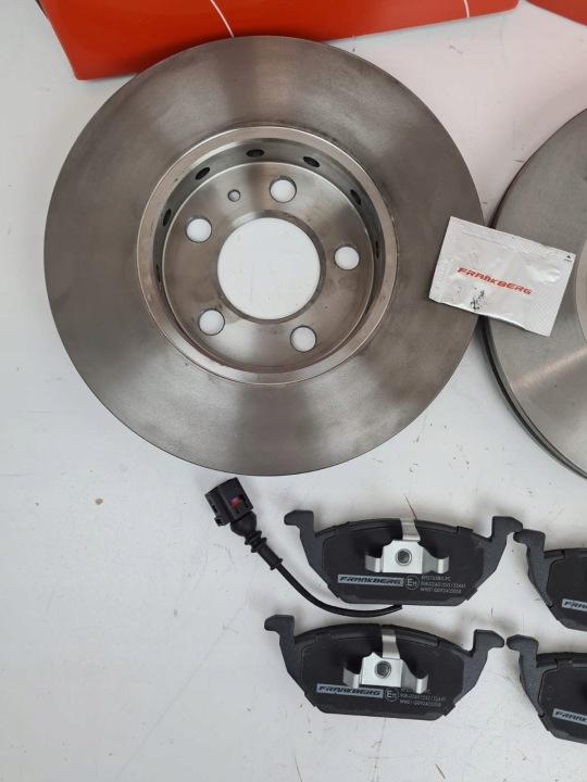 KIT DISQUE DE FREIN FREINS I PLAQUETTES FRANKBERG APMBRPR202413022 AUDI SKODA VW