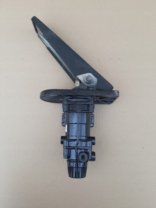 IRISBUS SOUPAPE PRINCIPAL FREINS KNORR-BREMSE K005485 504100401 VOLVO 21147988