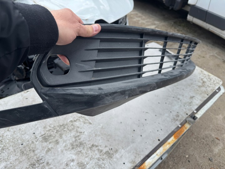 YARIS CROSS 20-24R GRILLE CALANDRE AVANT 53111-0DB20 53101-0DB30 SUR PDC